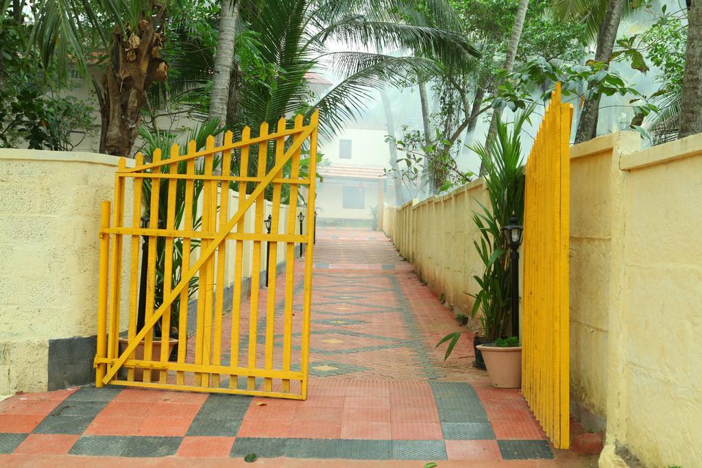 Savithri Inn Bamboo Cottages & Resorts バルカラ エクステリア 写真