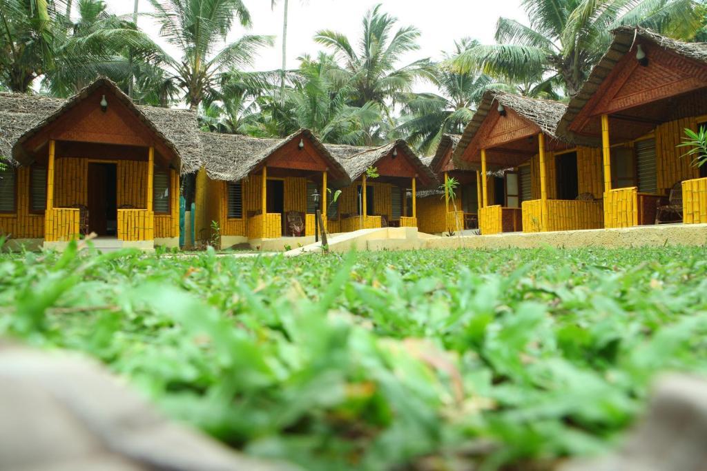 Savithri Inn Bamboo Cottages & Resorts バルカラ エクステリア 写真