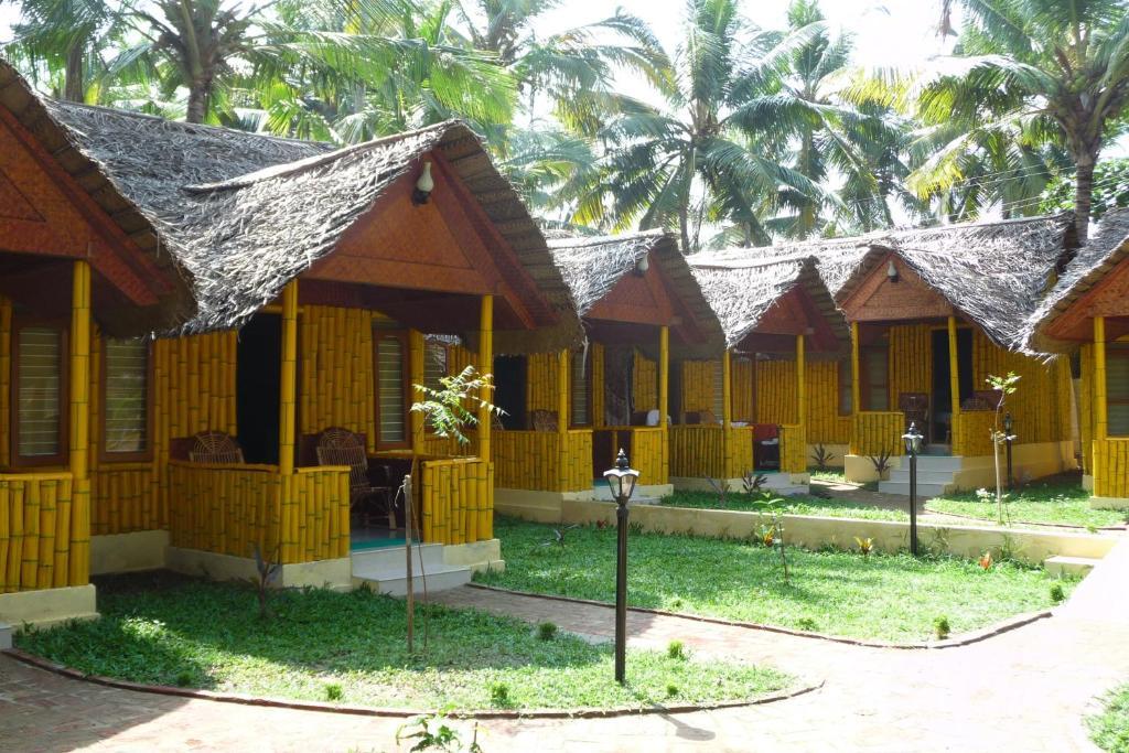 Savithri Inn Bamboo Cottages & Resorts バルカラ エクステリア 写真