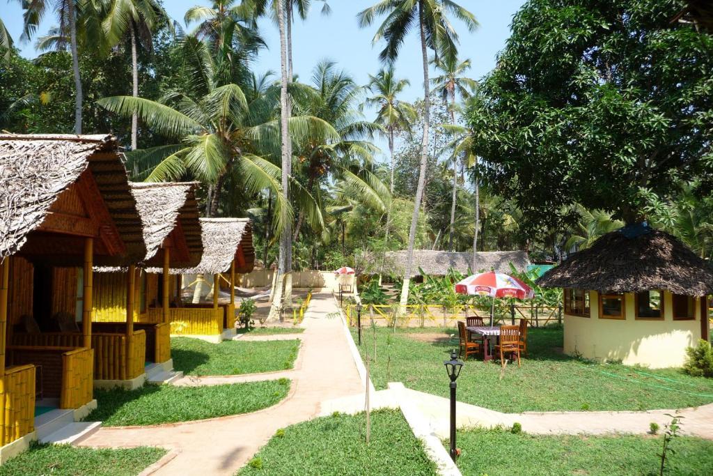 Savithri Inn Bamboo Cottages & Resorts バルカラ エクステリア 写真