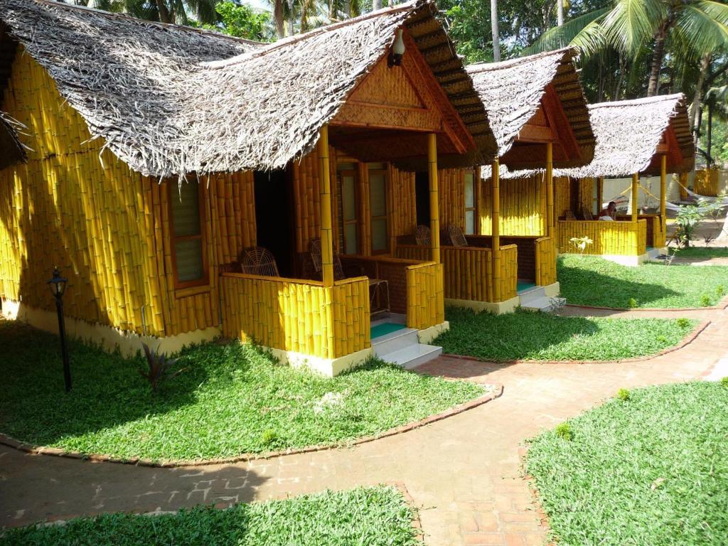 Savithri Inn Bamboo Cottages & Resorts バルカラ エクステリア 写真