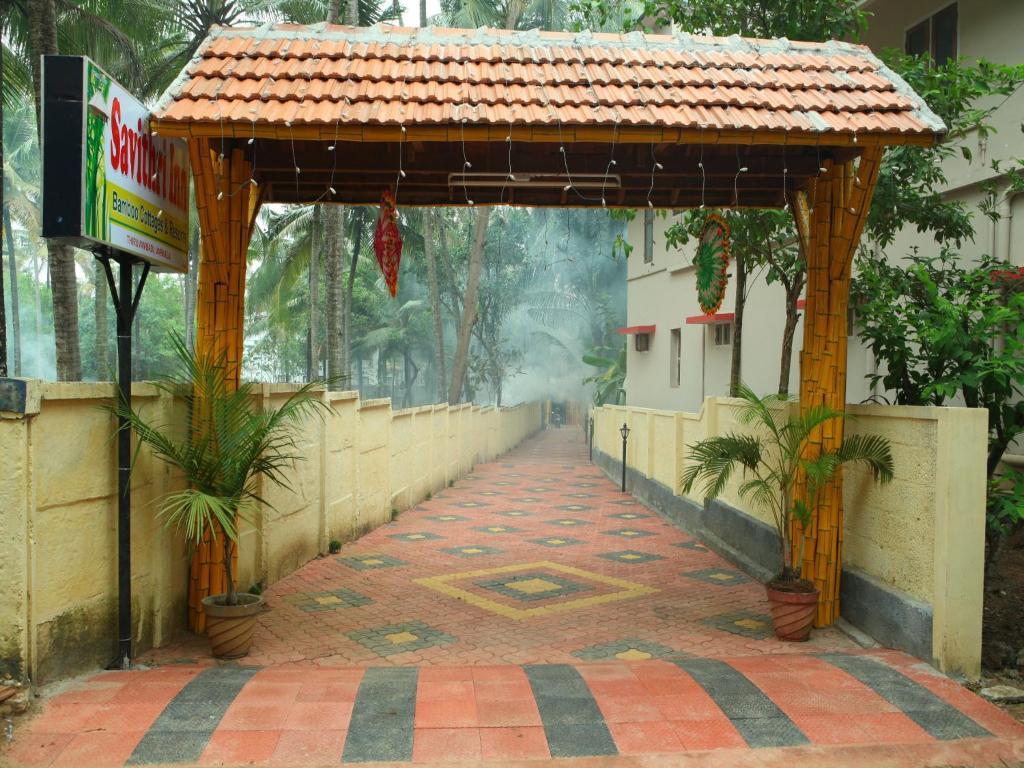 Savithri Inn Bamboo Cottages & Resorts バルカラ エクステリア 写真