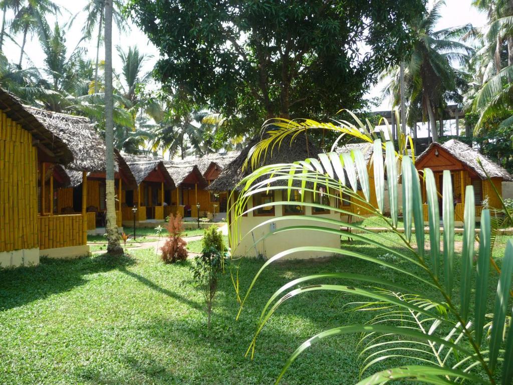 Savithri Inn Bamboo Cottages & Resorts バルカラ エクステリア 写真