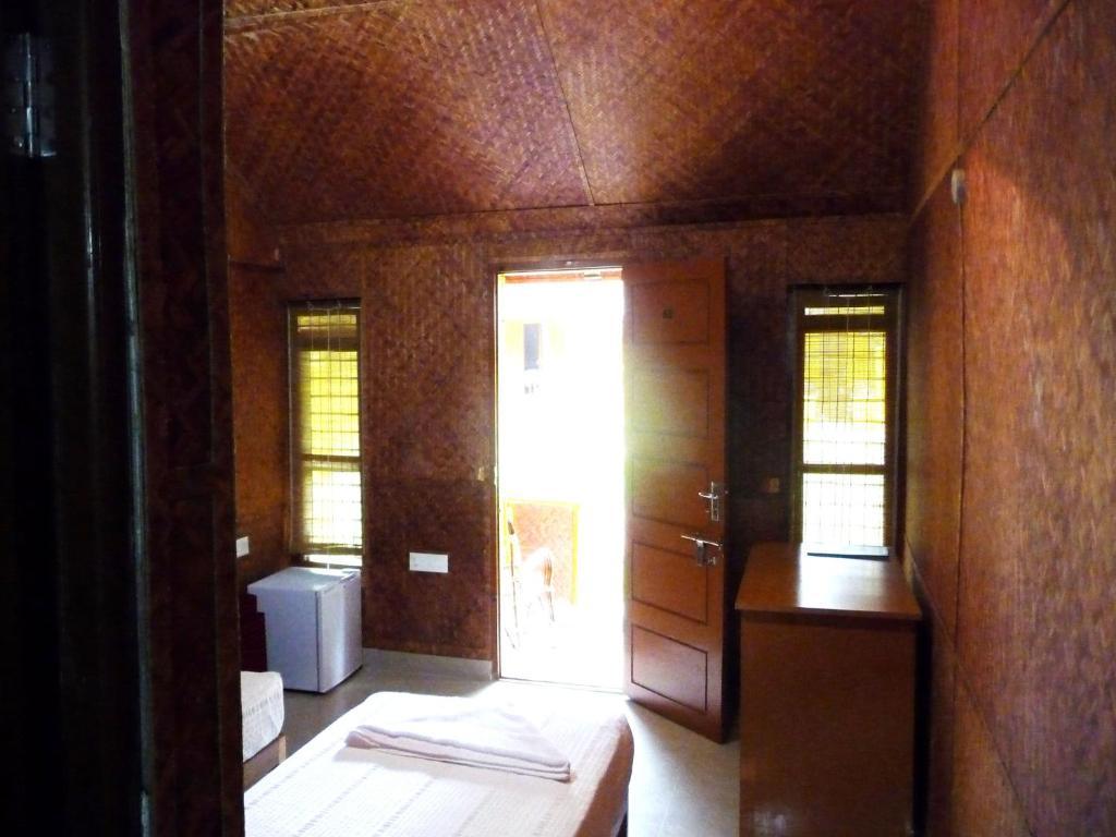 Savithri Inn Bamboo Cottages & Resorts バルカラ エクステリア 写真