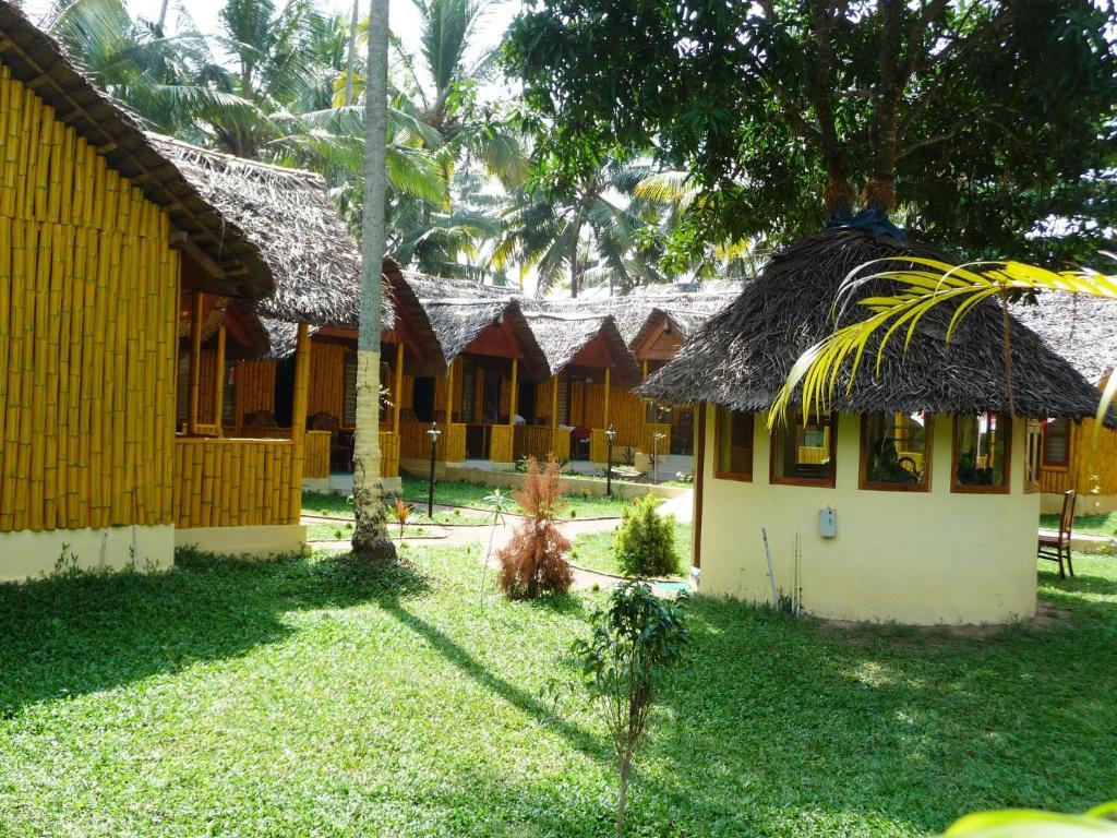 Savithri Inn Bamboo Cottages & Resorts バルカラ エクステリア 写真