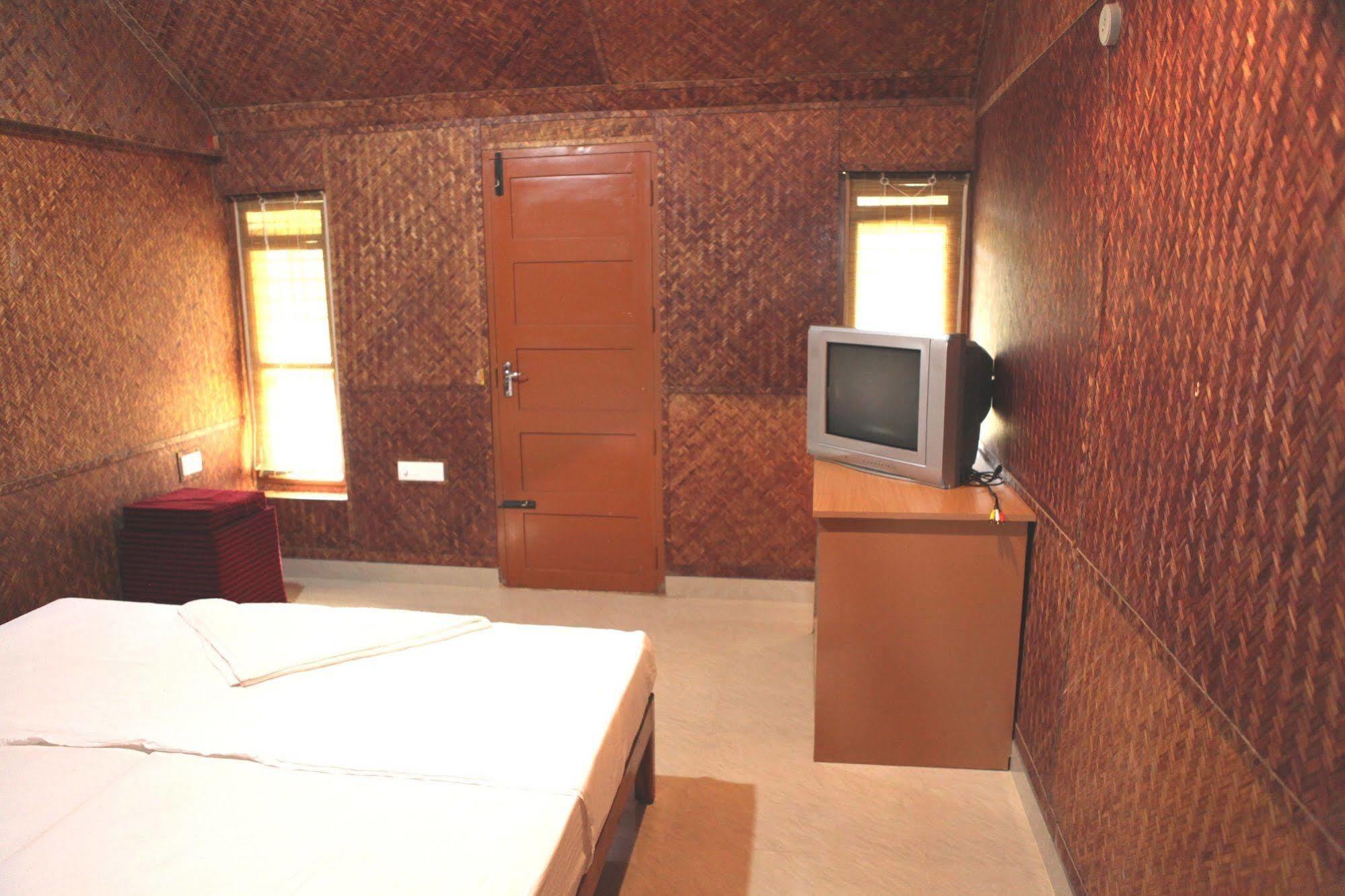 Savithri Inn Bamboo Cottages & Resorts バルカラ エクステリア 写真