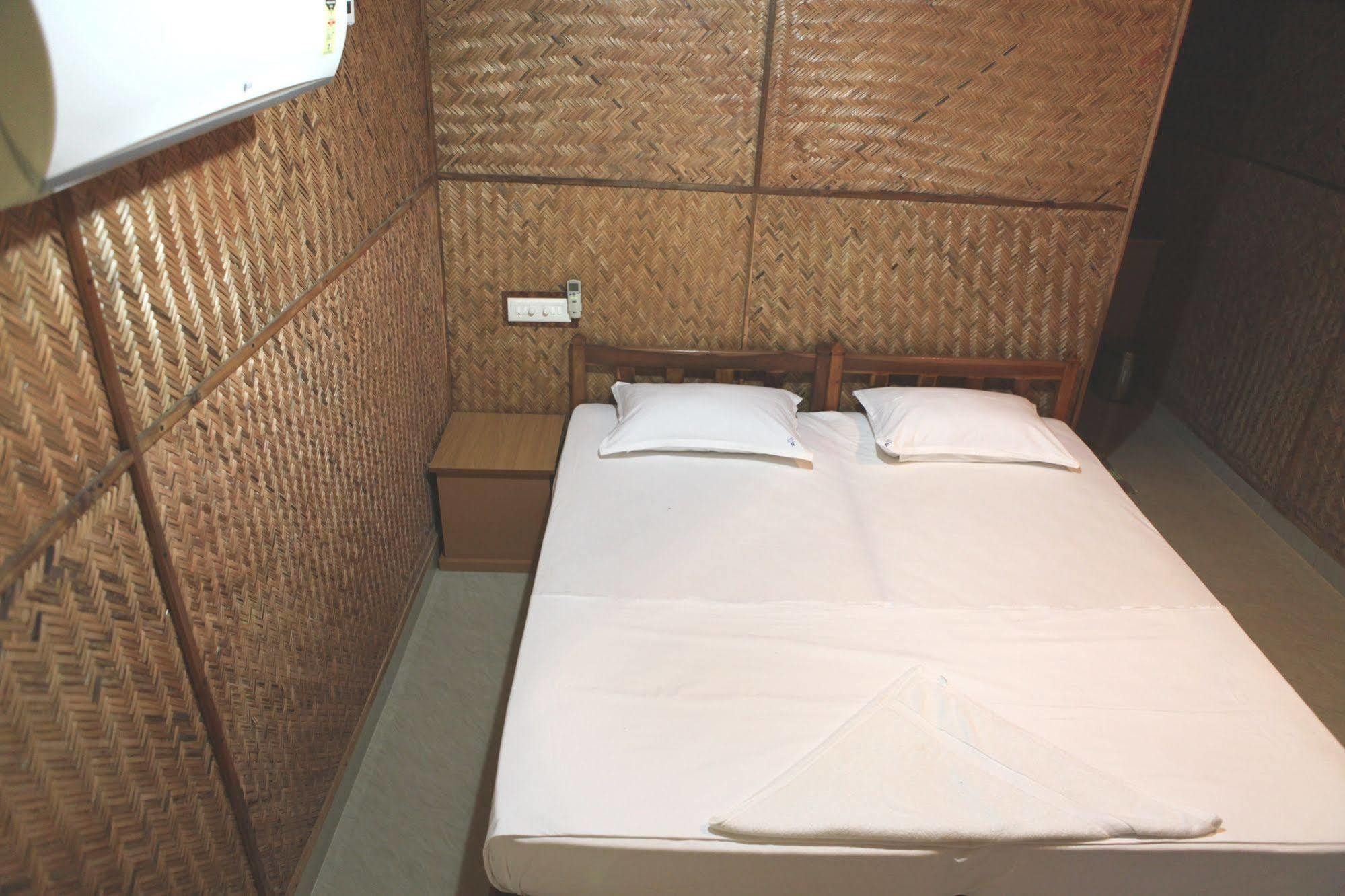 Savithri Inn Bamboo Cottages & Resorts バルカラ エクステリア 写真