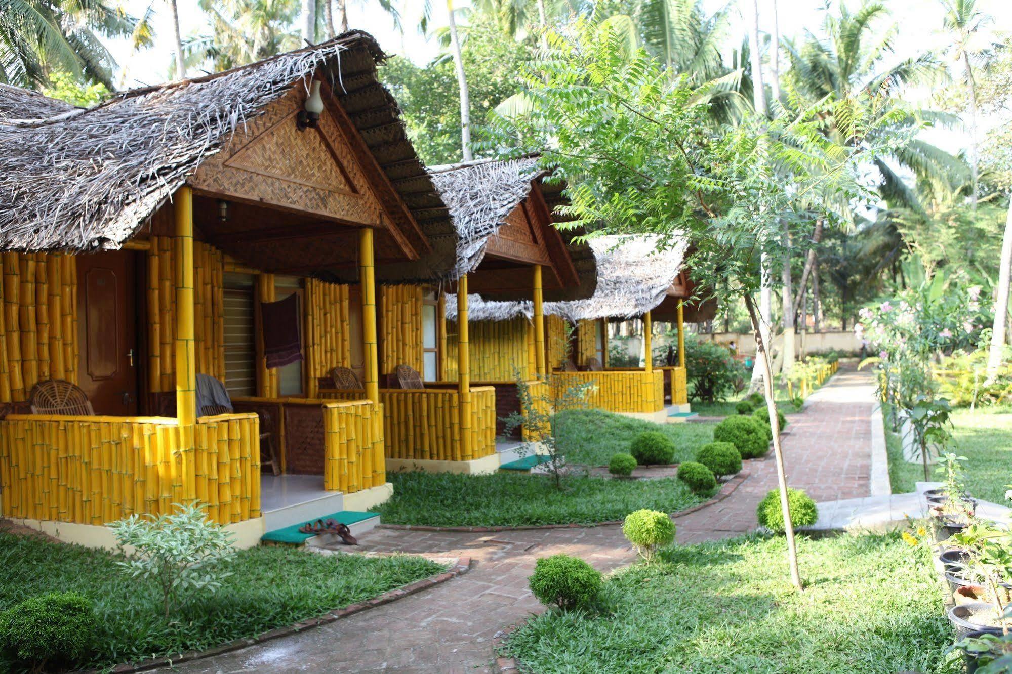 Savithri Inn Bamboo Cottages & Resorts バルカラ エクステリア 写真