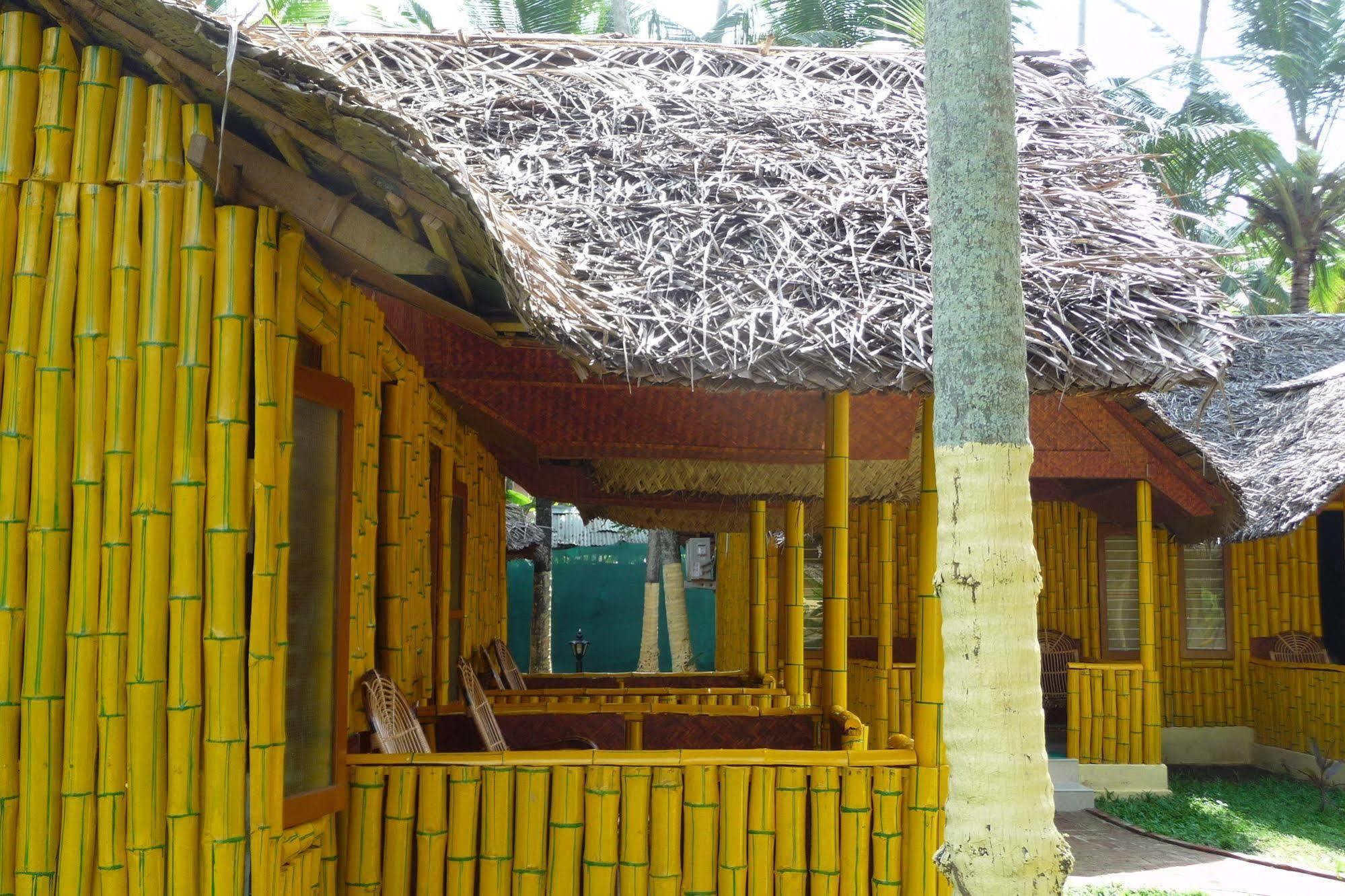 Savithri Inn Bamboo Cottages & Resorts バルカラ エクステリア 写真