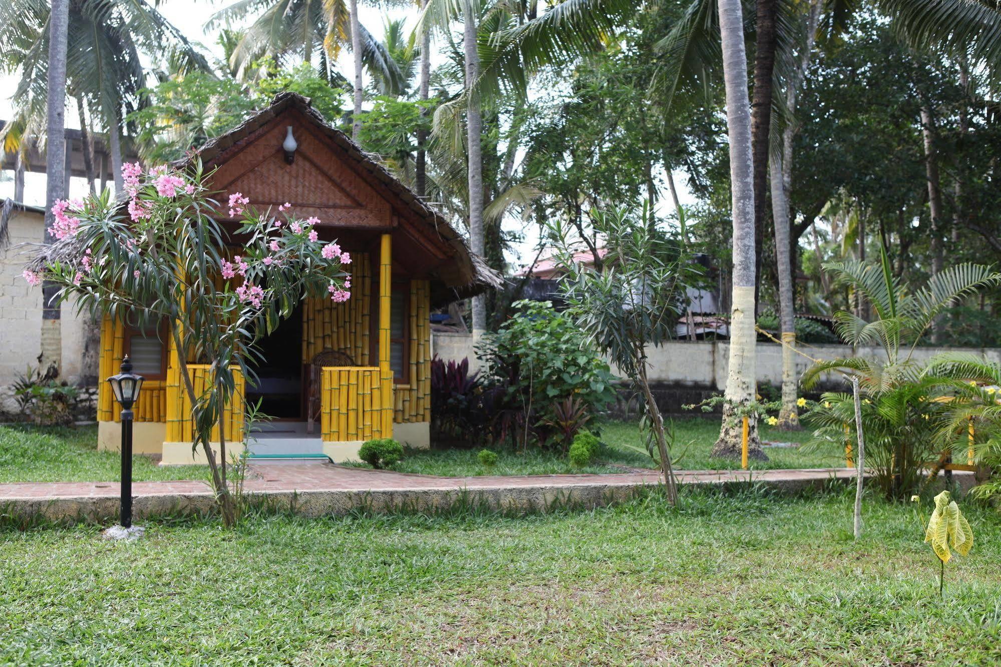 Savithri Inn Bamboo Cottages & Resorts バルカラ エクステリア 写真